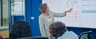 Longevidade expõe custos da permanência feminina no topo