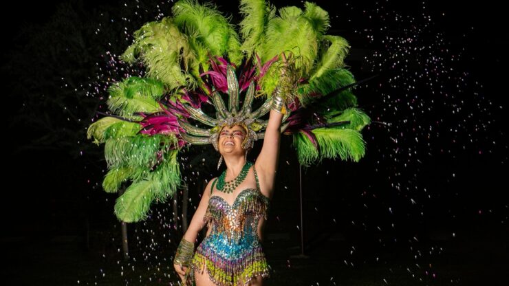 Carnaval impulsiona alta dos acessórios artesanais