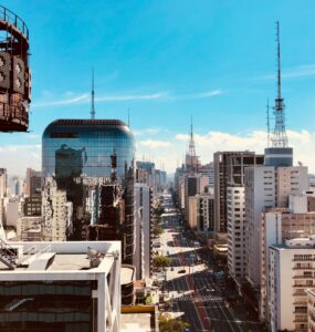 Vacância de escritórios em SP deve diminuir em 2026