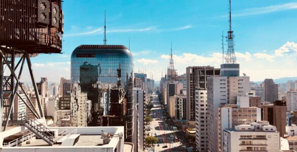 Vacância de escritórios em SP deve diminuir em 2026