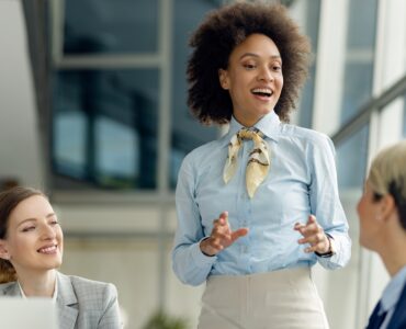 Mulheres ampliam espaço e avançam na governança das empresas