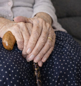 Brasil entra na era da quarta idade e desafia famílias