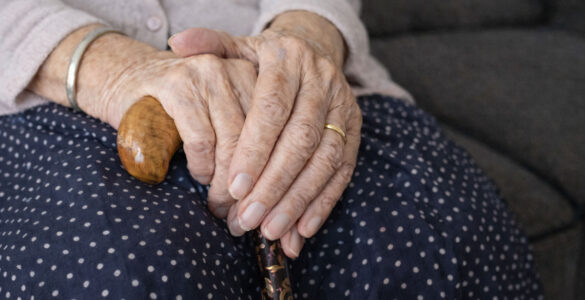 Brasil entra na era da quarta idade e desafia famílias