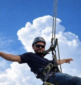 CEO participa de inspeções descendo em fachadas de prédios