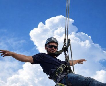 CEO participa de inspeções descendo em fachadas de prédios
