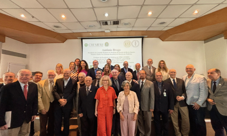 AMRJ admite novos acadêmicos em Assembleia Extraordinária