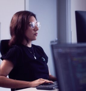 IA avança, mas processos e integração travam a escala