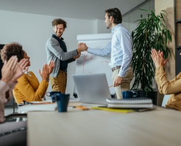 Feedback ao líder fortalece confiança e relações no trabalho