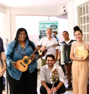 Tenor Chorão leva choro brasileiro gratuito a Arniqueira