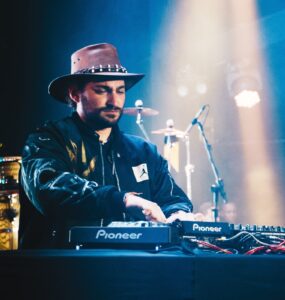 Show do DJ Fábio Lopes encerra a Festa do Peão de Americana