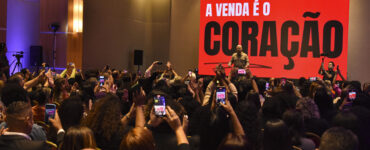 Empresas ampliam investimentos em treinamento de vendas