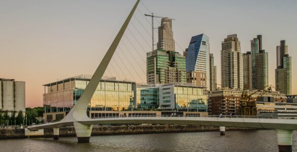 eComex leva gestão de comex em nuvem e IA à Argentina