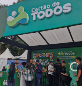 Cartão de TODOS une saúde e Copa no Arraiá do Ibirapuera
