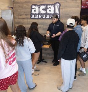 Brasileiros lideram expansão do açaí na Flórida