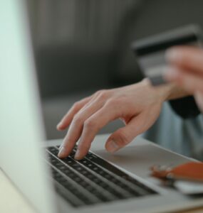 Empréstimo online exige atenção para evitar golpes