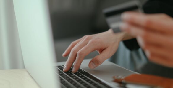 Empréstimo online exige atenção para evitar golpes