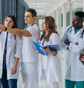 Projeto propõe suspender novos cursos de medicina por 5 anos