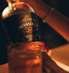O sucesso dos licores de whiskey entre novos apreciadores