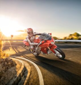 ABS 10 para motos reforça avanço da segurança no trânsito