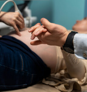 Cirurgia fetal reduz sequelas de mielomeningocele