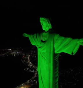 Bio Extratus celebra 35 anos com projeção no Cristo Redentor