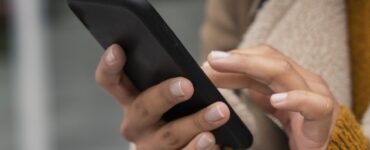Por que os brasileiros estão adiando a compra de smartphones