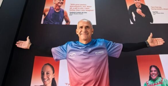 Huawei comemora um ano de loja com Vanderlei Cordeiro