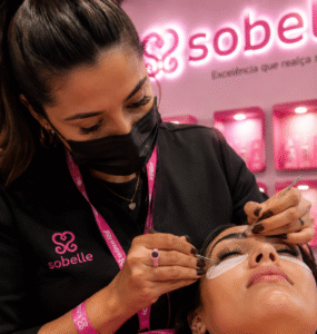 Sobelle se destaca no mercado de extensão de cílios