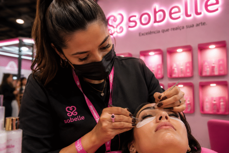 Sobelle se destaca no mercado de extensão de cílios