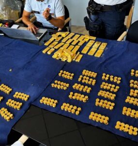 Pedreiros encontram tesouro em ouro cotado em R$ 54 milhões