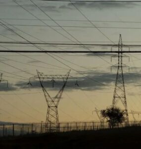 Energia solar e baterias impulsionam a economia industrial