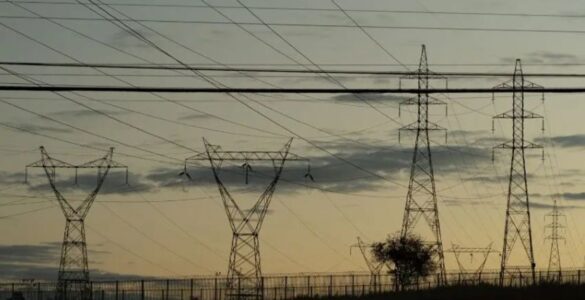 Energia solar e baterias impulsionam a economia industrial