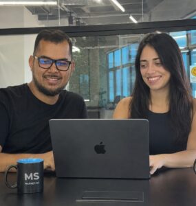 Casal cria estratégia digital para empresas venderem mais