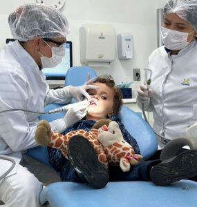 Volta às aulas põe a consulta odontológica infantil em pauta