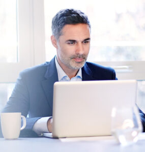 CFOs priorizam tecnologia e IA, aponta Grant Thornton