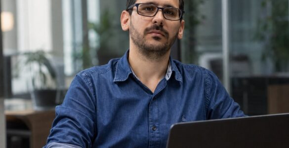Adoção de IA cresce, mas resultado ainda depende de gestão
