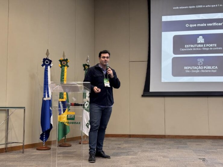 Pisos Elevados Brasil palestra em workshop da Petrobras