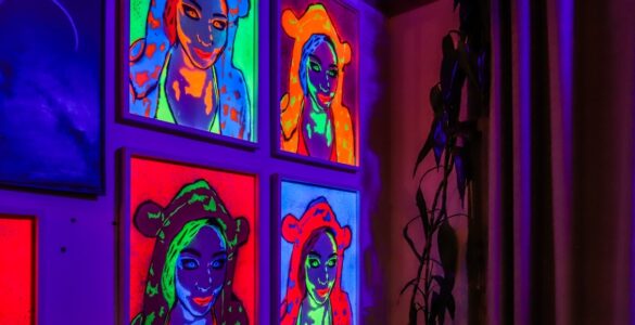 Bia Ferrer apresenta exposição de stencil neon em São Paulo