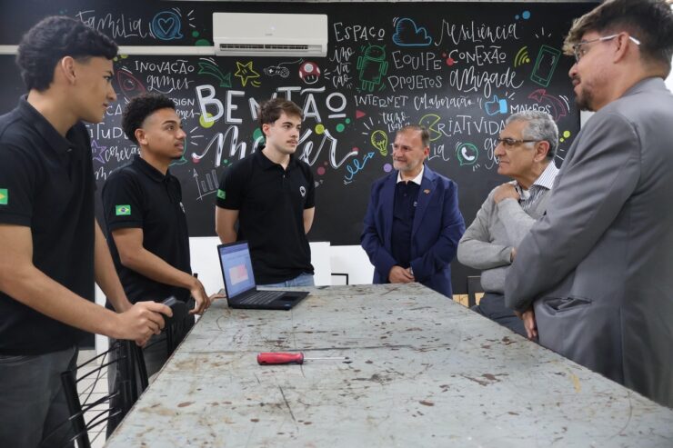 Etecs de São Paulo superam média da OCDE no Pisa 2025